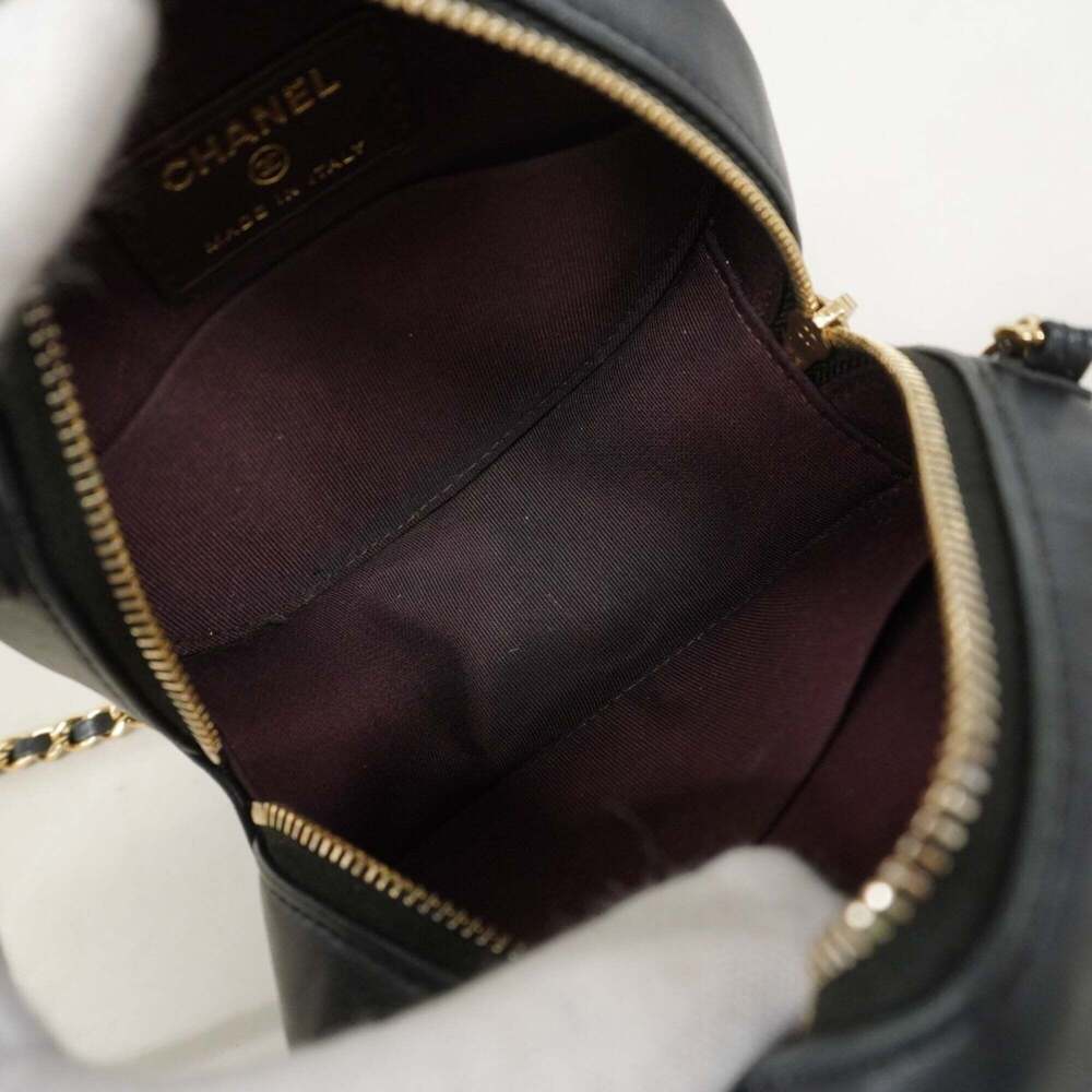 CHANEL Black Lambskin Leather Shoulder Bag - Picture 4 of 9